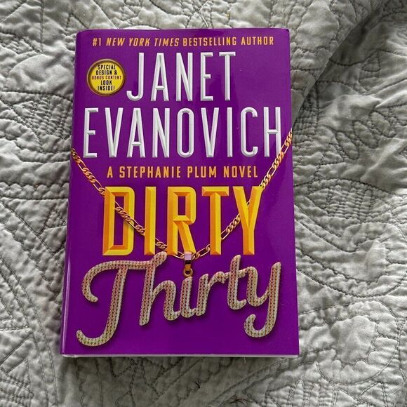Janet Evanovich: Dirty Thirty - Picture 1 of 6